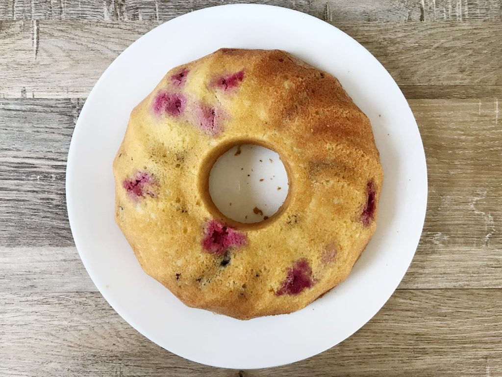 keto raspberry cake in a plate