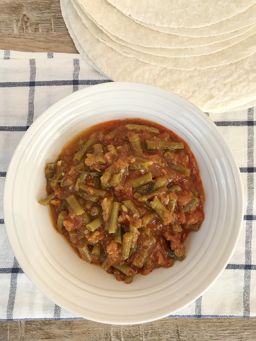 Fasolia is a super flavorful Middle Eastern green bean stew cooked in rich tomato sauce.