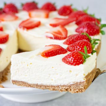 Easy No-Bake Strawberry Cheesecake