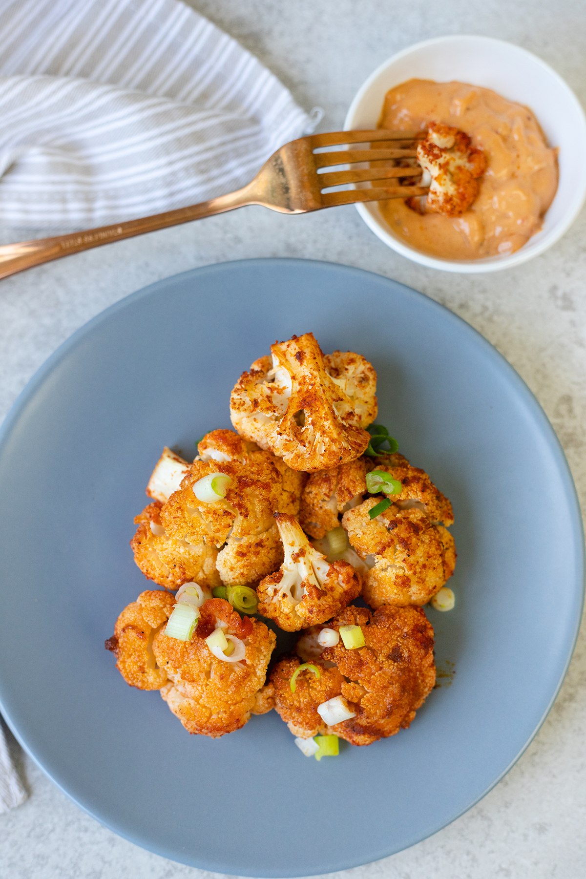 This chilli roasted cauliflower is a delicious and easy side dish 