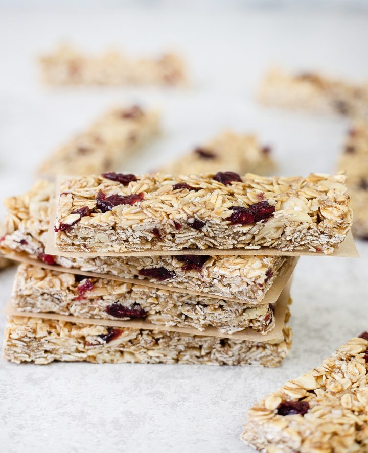 Homemade Oat and Honey Granola Bar Recipe (Easy & Chewy)