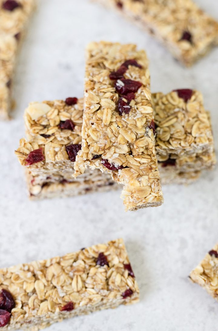 Homemade Oat and Honey Granola Bar Recipe (Easy & Chewy)
