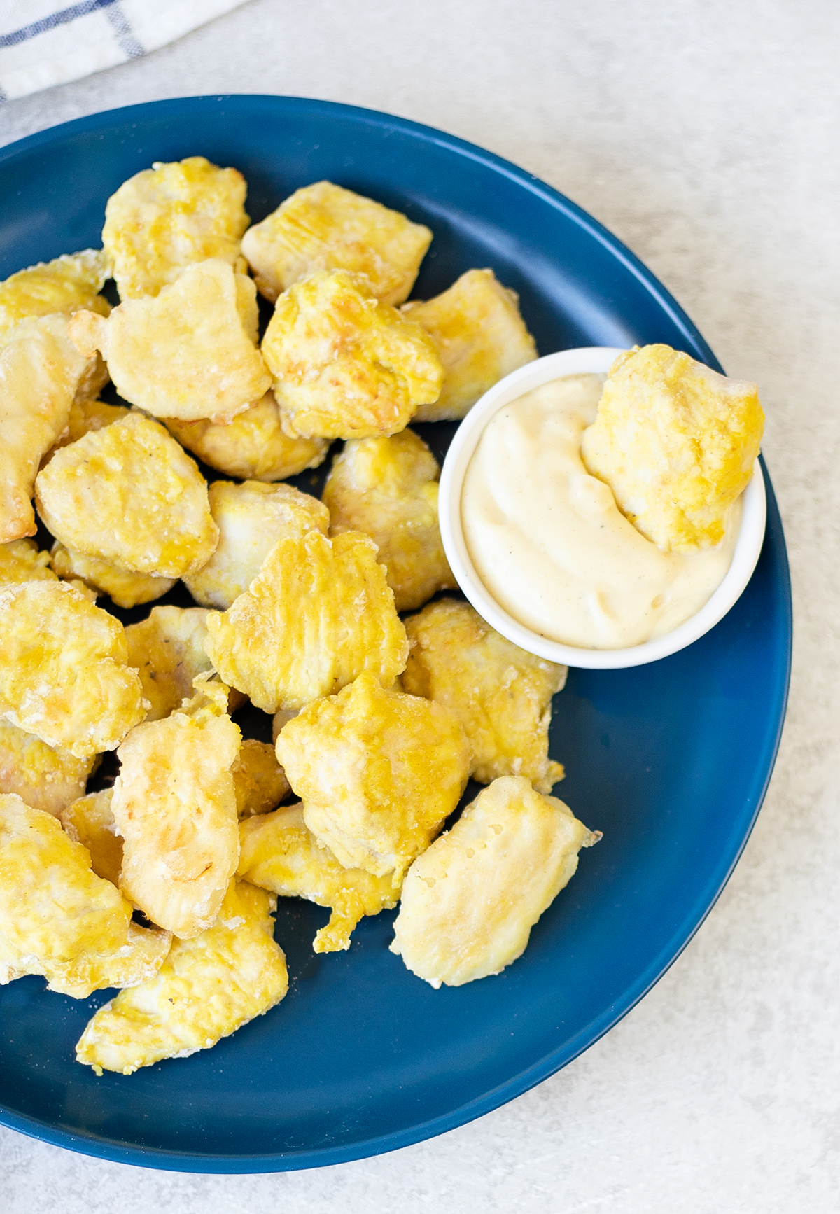 Chicken Poppers dipped in the creamy Sauce.