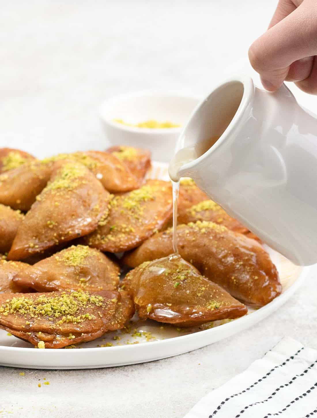 pouring the syrup over Atayef