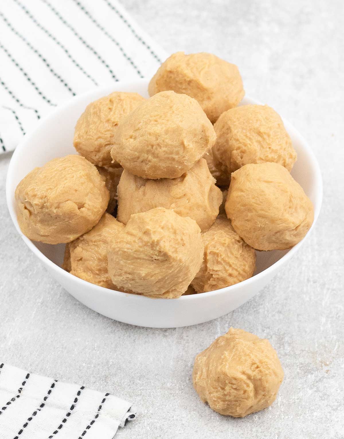 no bake plain Peanut Butter Balls in a bowl