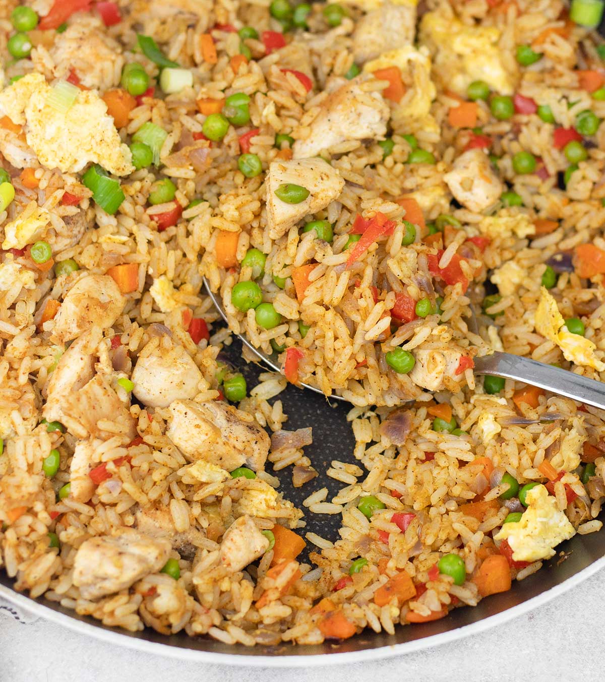 Curry fried rice with chicken and vegetables.
