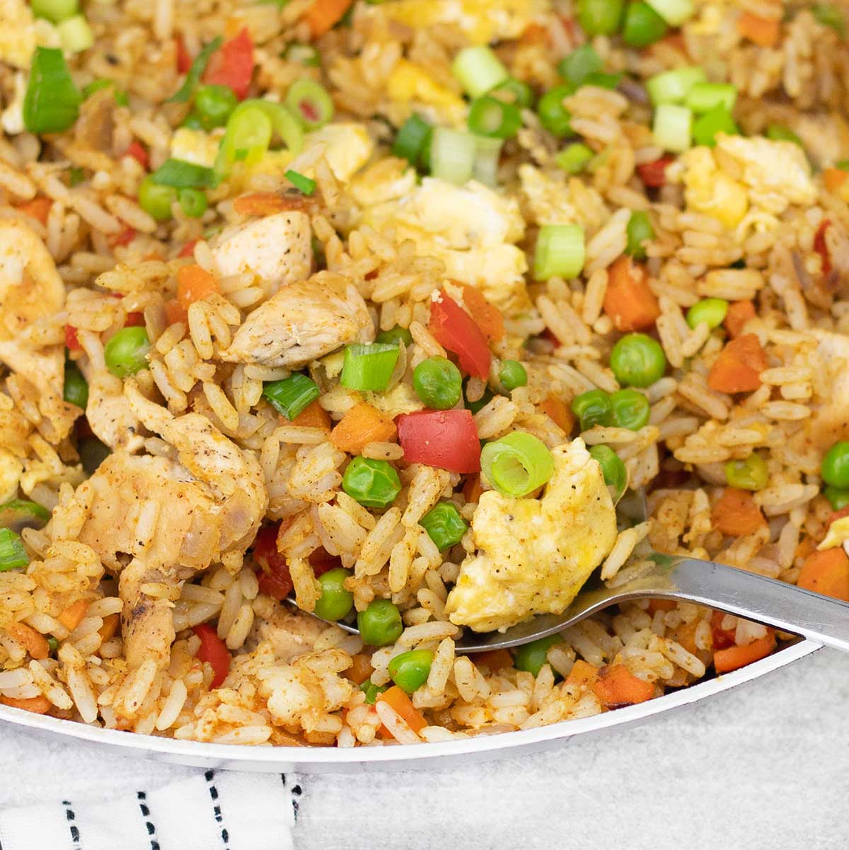 Curry fried rice with chicken and vegetables.