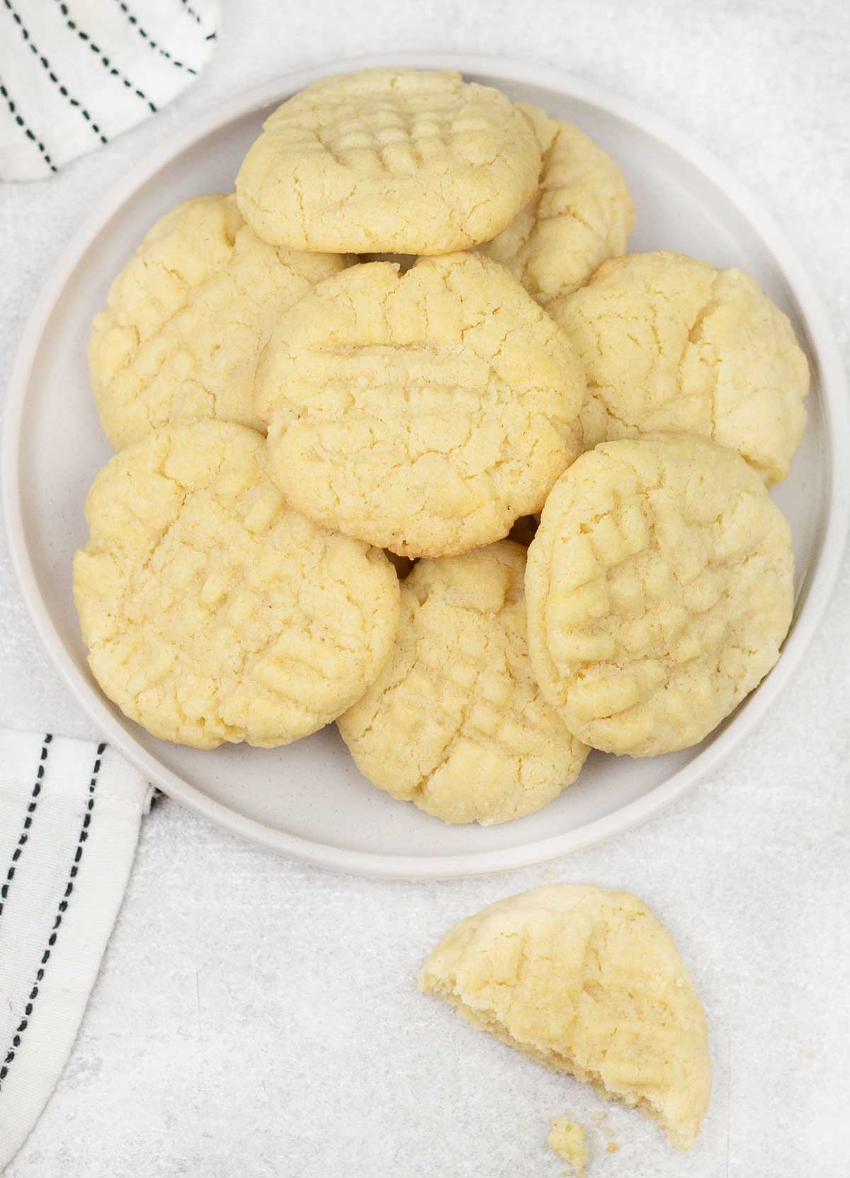 A plate is full of fork biscuits.