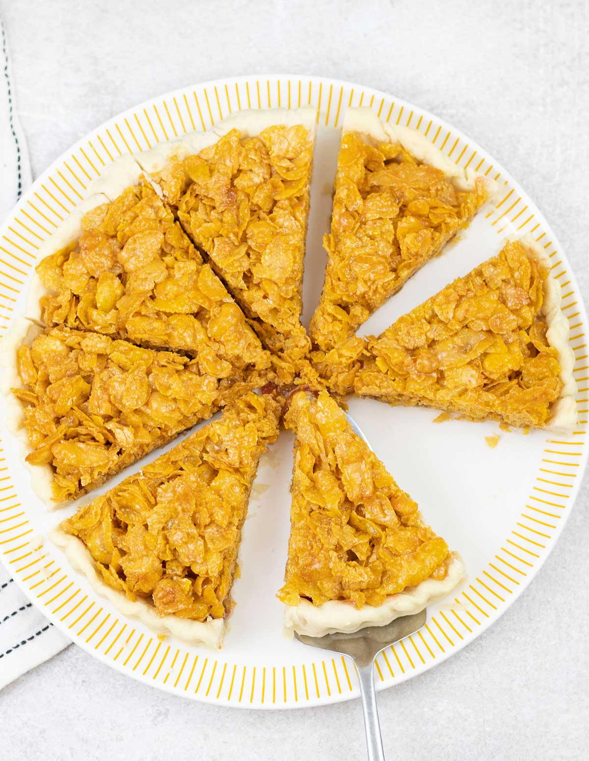 Cut the cornflake tart into slices.