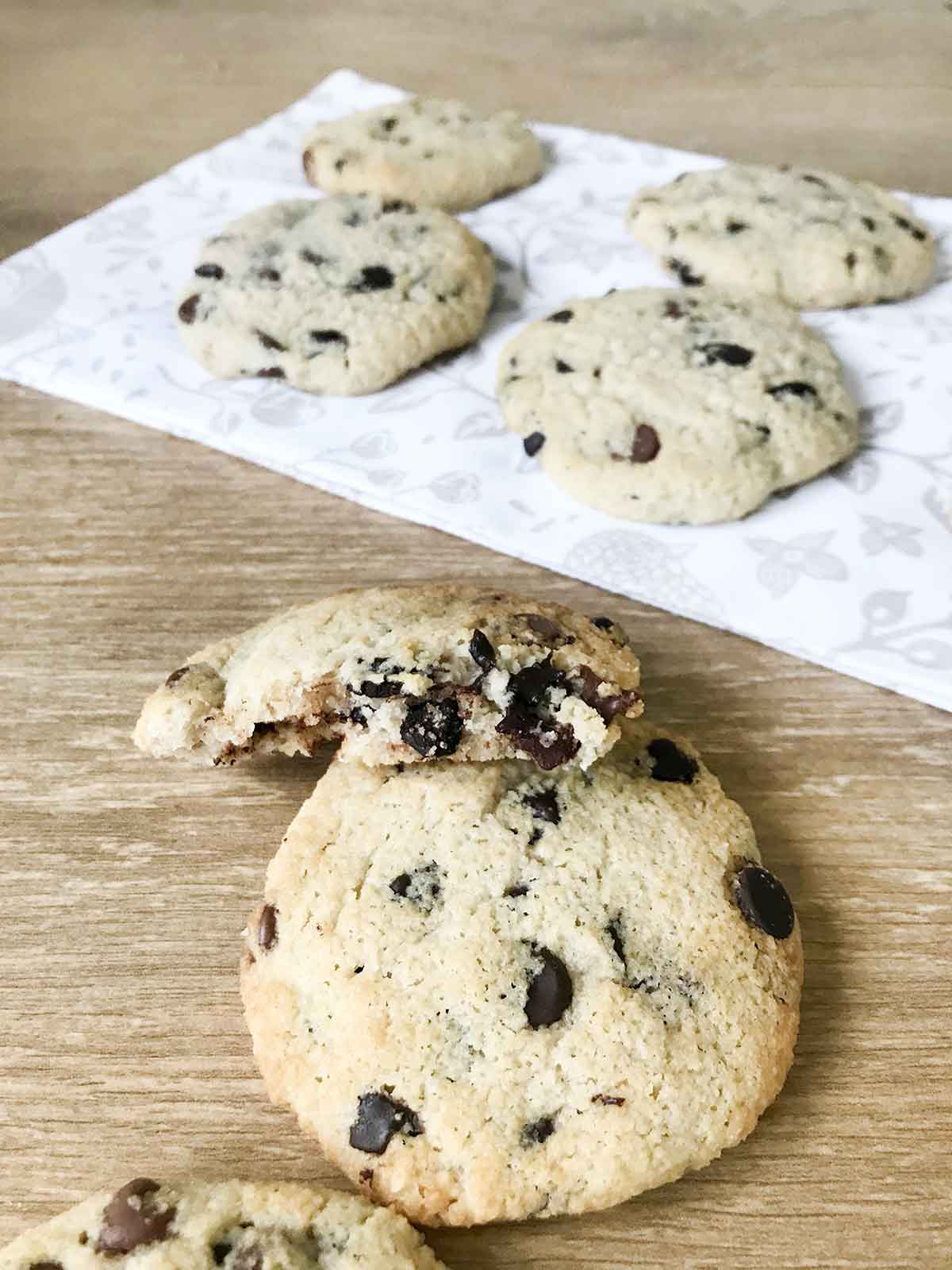 Best keto chocolate chip cookies in the table.