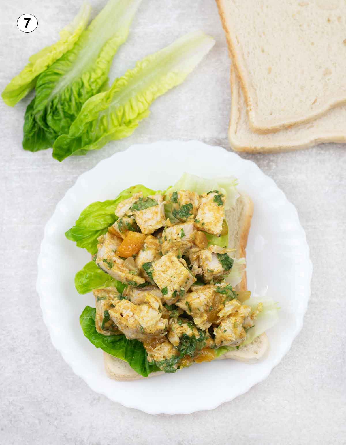 Top a slice of bread with lettuce then with the chicken filling.