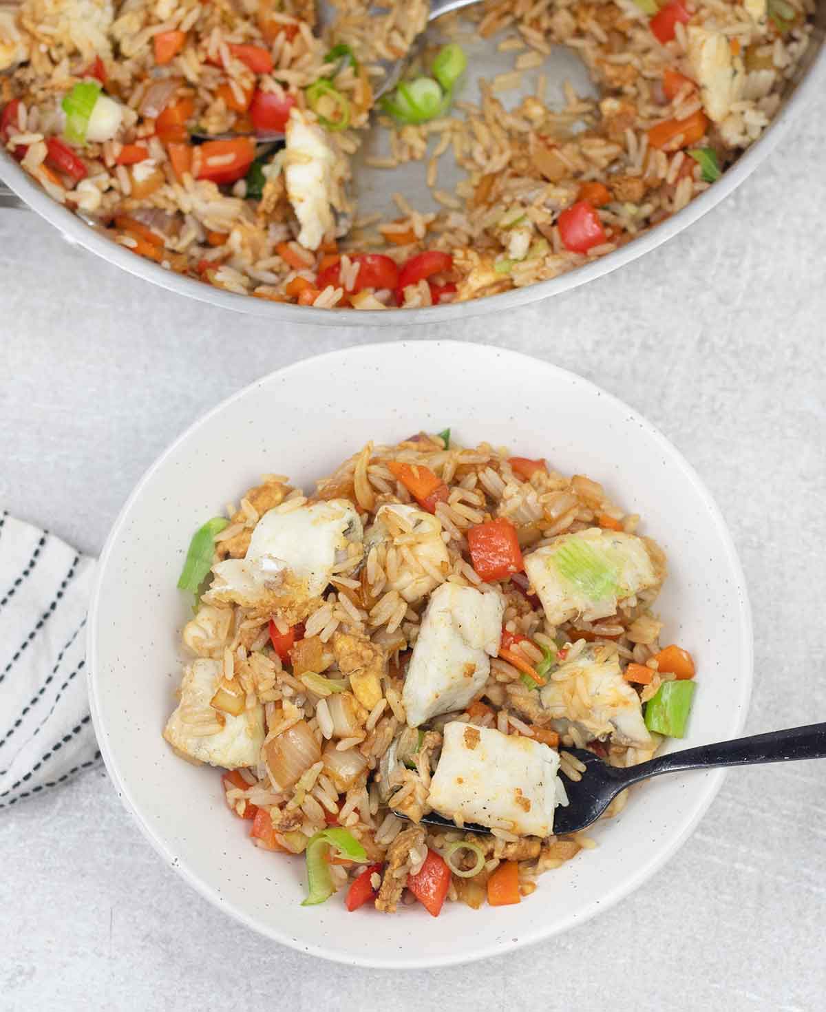 Fish rice with veggies in a bowl.