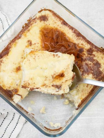 cut the macaroni pudding is in the baking pan.