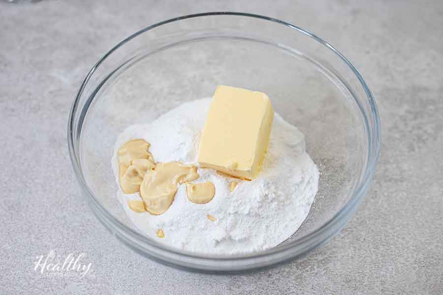 Mix the eggnog buttercream ingredients in a small bowl.