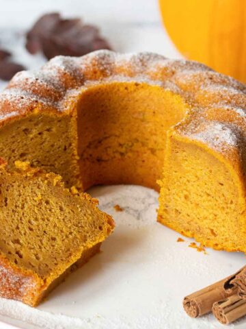 Pumpkin bundt cake.
